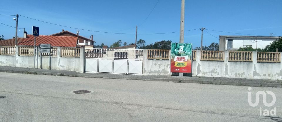 Building land in Vieira de Leiria of 593 m²