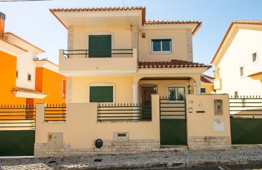 Casa T3 em São Domingos de Rana de 276 m²