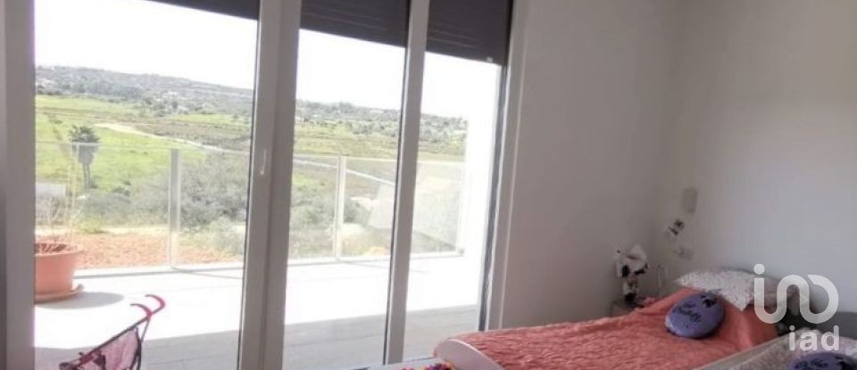 House T3 in Mexilhoeira Grande of 292 m²