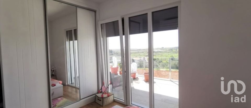 House T3 in Mexilhoeira Grande of 292 m²