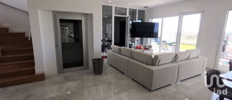 House T3 in Mexilhoeira Grande of 292 m²