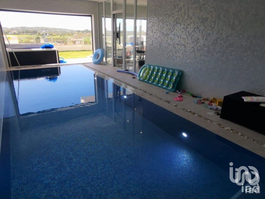 House T3 in Mexilhoeira Grande of 292 m²