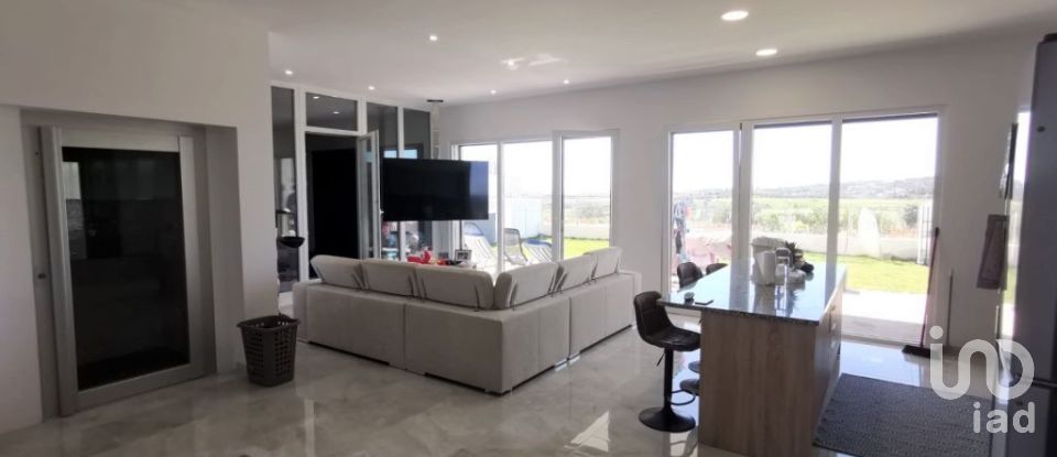 House T3 in Mexilhoeira Grande of 292 m²