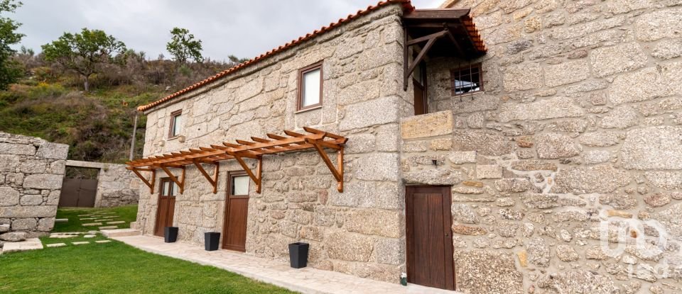 Casa tradicional T4 em Aboim da Nóbrega e Gondomar de 298 m²