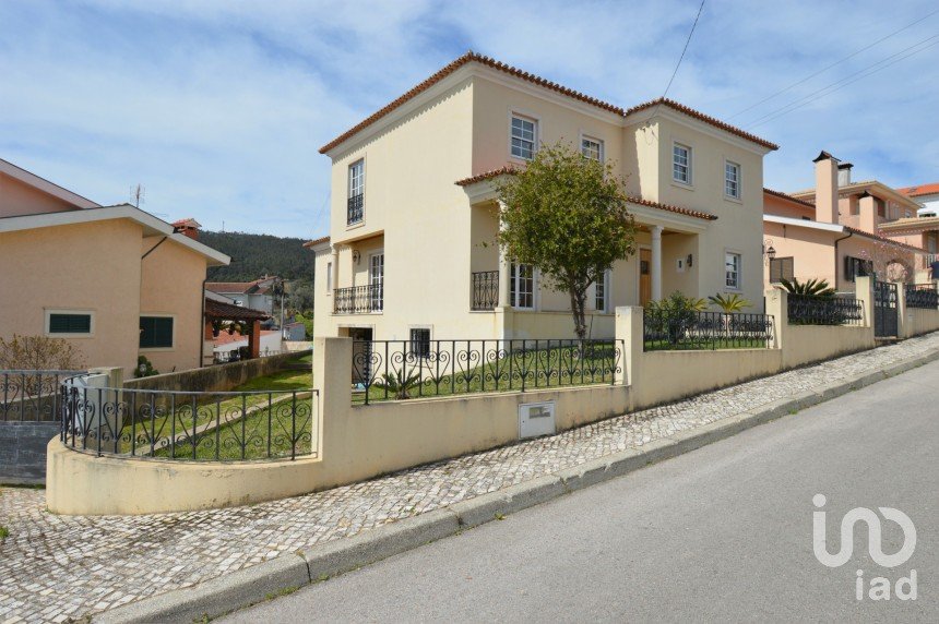House T4 in Miranda do Corvo of 371 m²