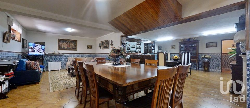 House T4 in Nogueira do Cravo e Pindelo of 309 m²