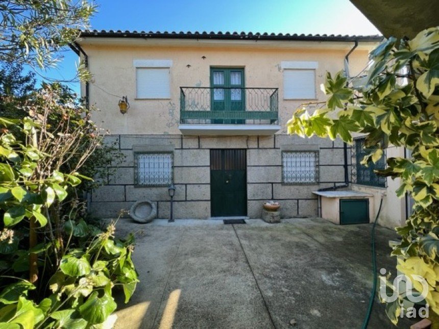 House T4 in Penas Roias of 170 m²