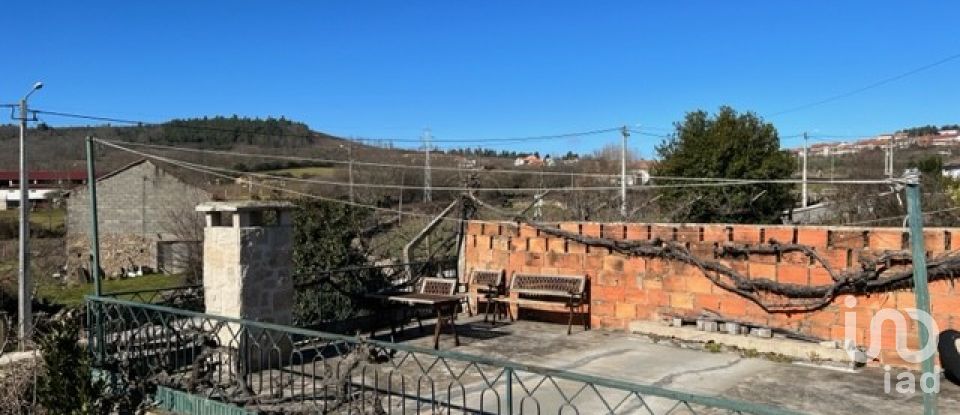 House T4 in Penas Roias of 170 m²