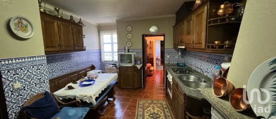 House T4 in Penas Roias of 170 m²