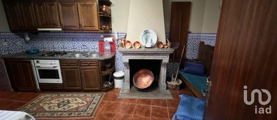 House T4 in Penas Roias of 170 m²