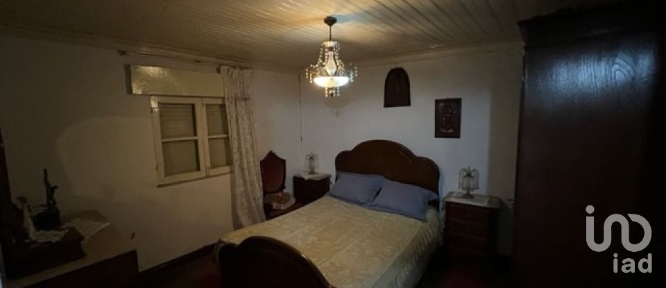 House T4 in Penas Roias of 170 m²