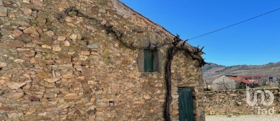 House T4 in Penas Roias of 170 m²