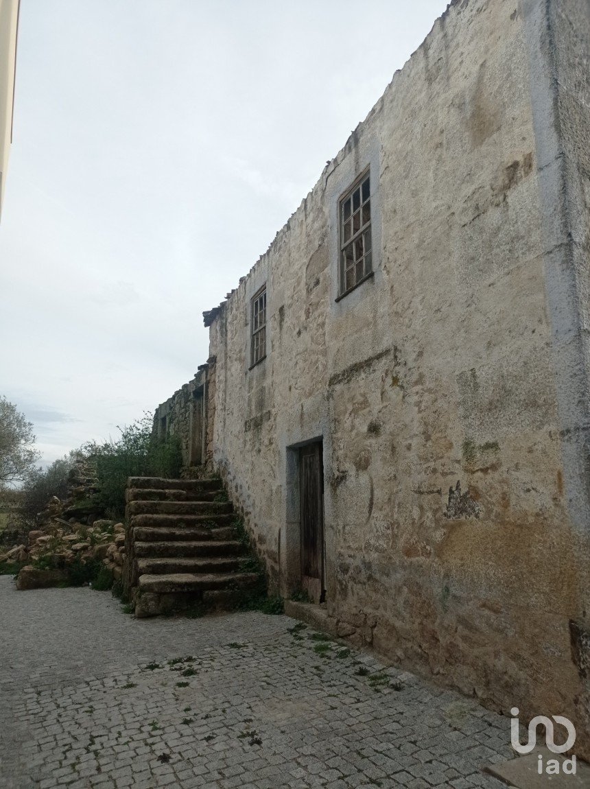 Moradia T0 em Rua de 149 m²