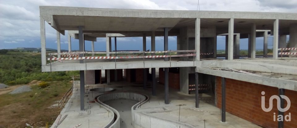 Retail property in Vila de Ala of 221,625 m²