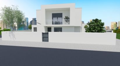 House T4 in Corroios of 165 m²
