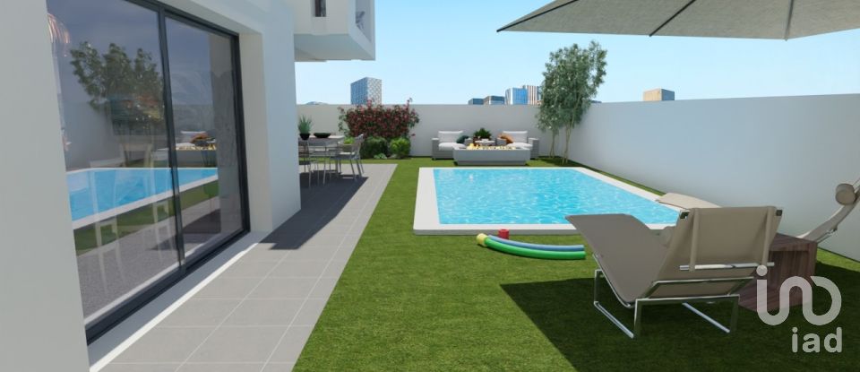 House T4 in Corroios of 165 m²