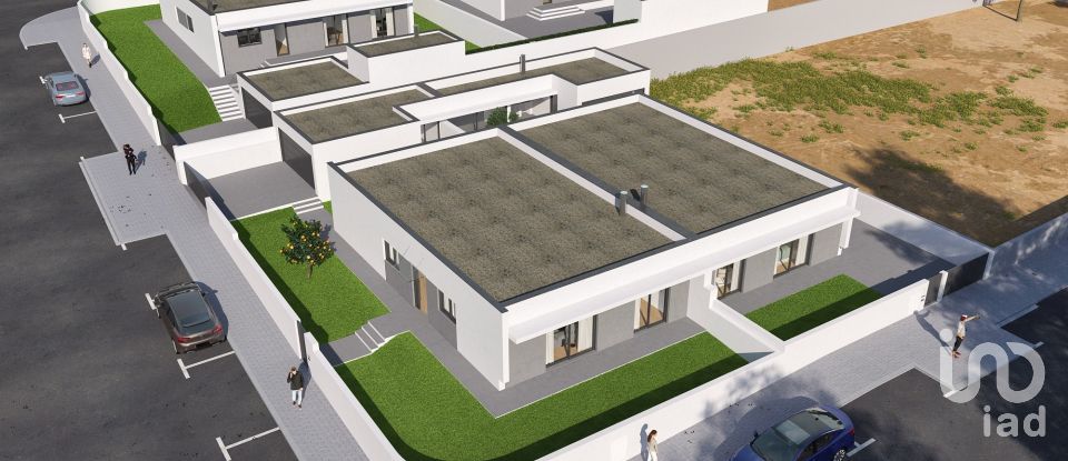 House T3 in Santa Maria da Feira, Travanca, Sanfins e Espargo of 237 m²