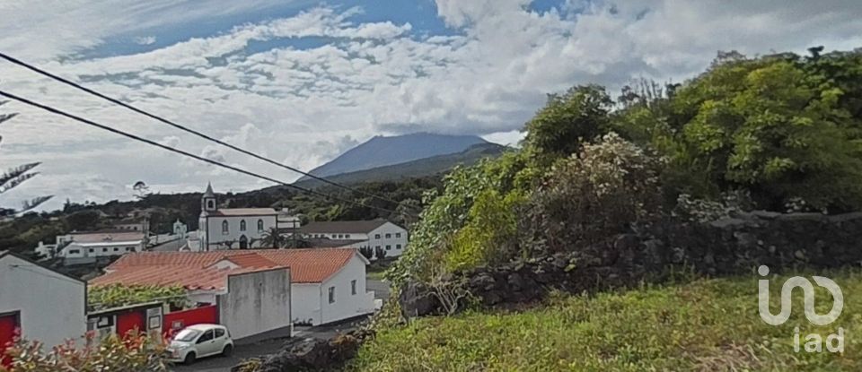Terrain à Lajes do Pico de 2 482 m²
