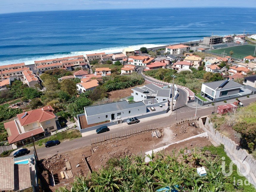 House T4 in Paul Do Mar of 869 m²