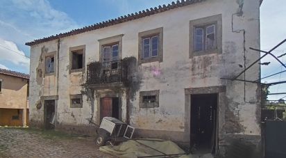 Maison T4 à Castanheira de Pêra e Coentral de 286 m²