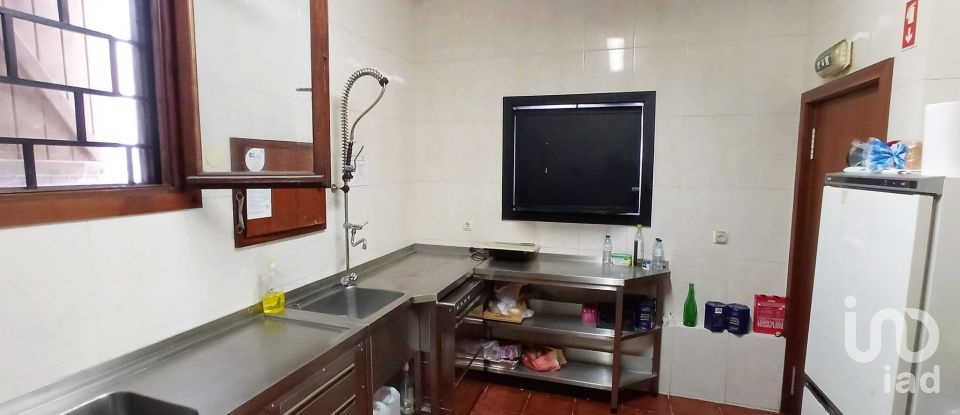 Restaurant in Santa Marta de Portuzelo of 210 m²