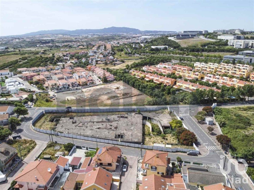 Terrain à Porto Salvo de 6 280 m²