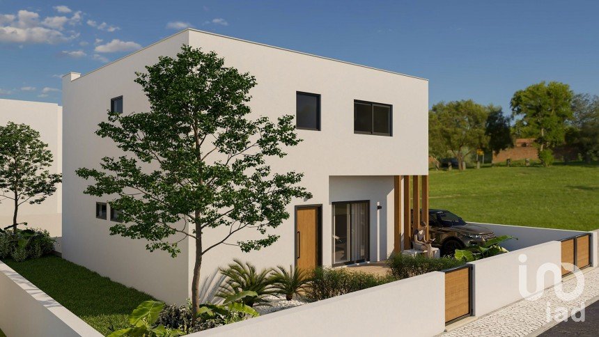 Casa / Villa T4 em Charneca De Caparica E Sobreda de 155 m²