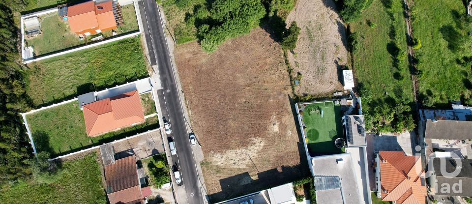 Terrain à Oliveirinha de 737 m²