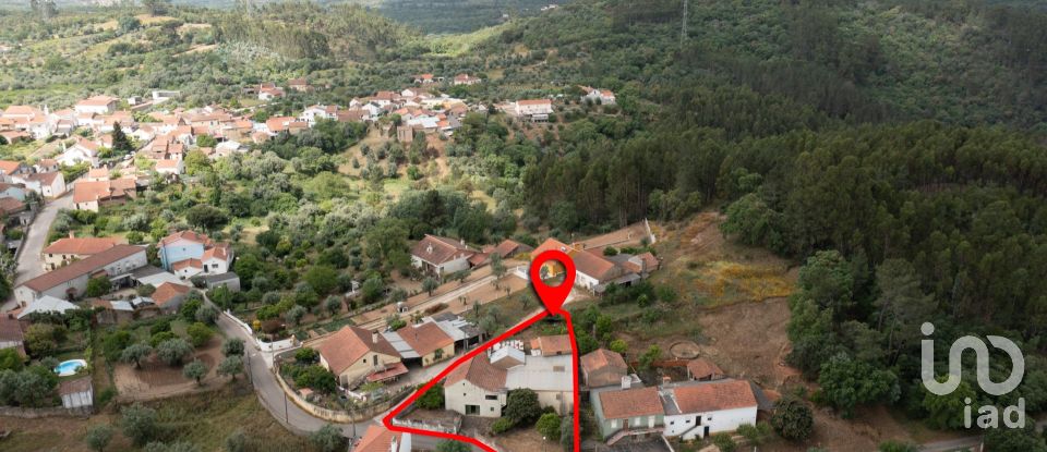 Maison de village T2 à Casais e Alviobeira de 227 m²