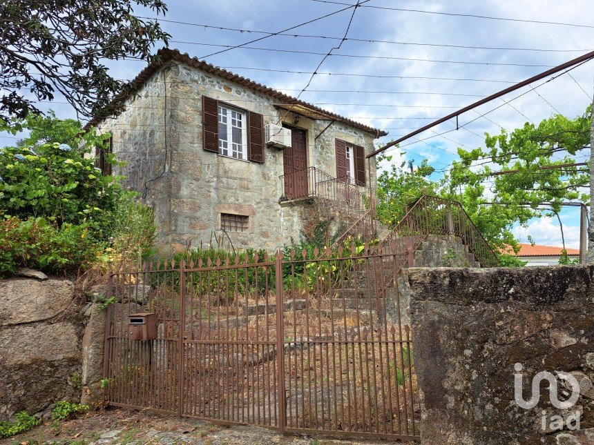 House T3 in Pico de Regalados, Gondiães e Mós of 168 m²