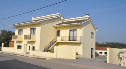 Maison T4 à Cela de 785 m²