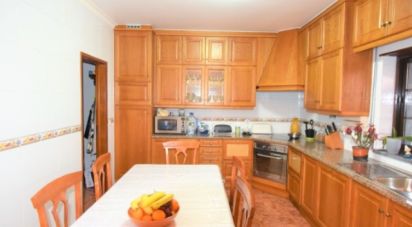 Maison T4 à Cela de 785 m²