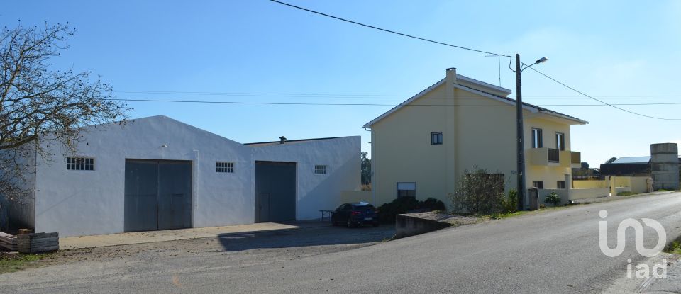 House T4 in Cela of 785 m²