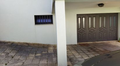 Maison de village T3 à Moledo e Cristelo de 247 m²