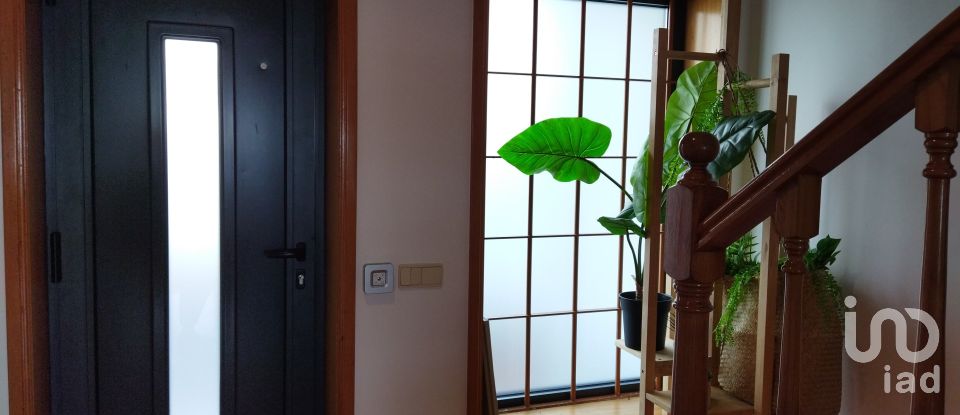 Maison de village T3 à Moledo e Cristelo de 247 m²