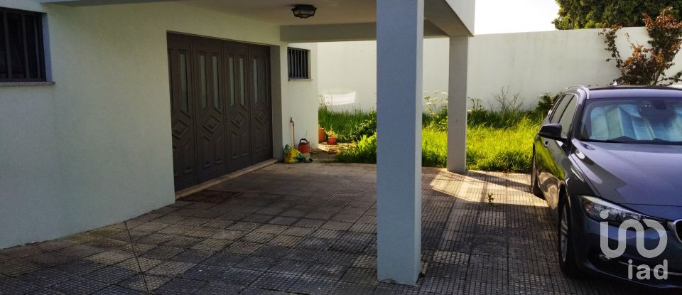 Maison de village T3 à Moledo e Cristelo de 247 m²