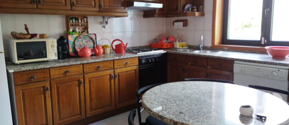 Maison de village T3 à Moledo e Cristelo de 247 m²