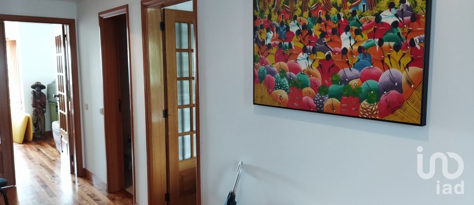 Maison de village T3 à Moledo e Cristelo de 247 m²