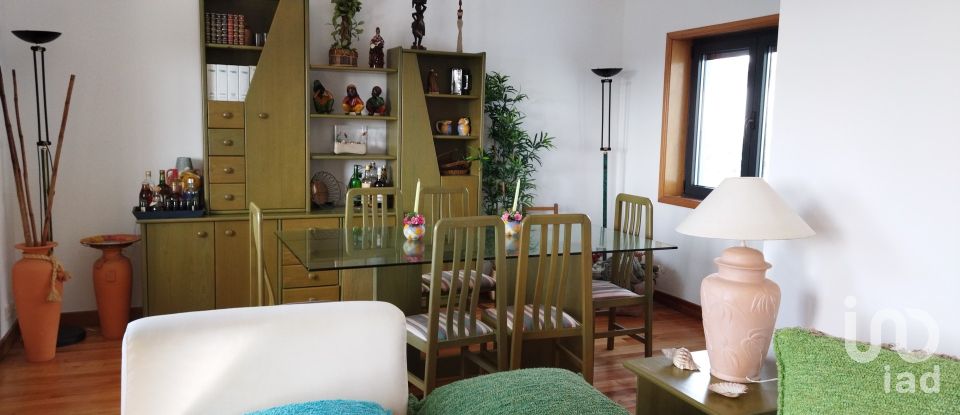 Maison de village T3 à Moledo e Cristelo de 247 m²