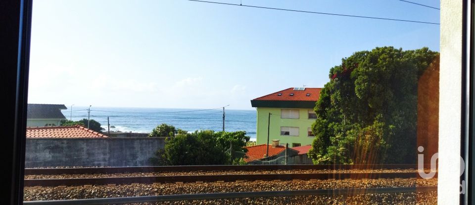 Maison de village T3 à Moledo e Cristelo de 247 m²