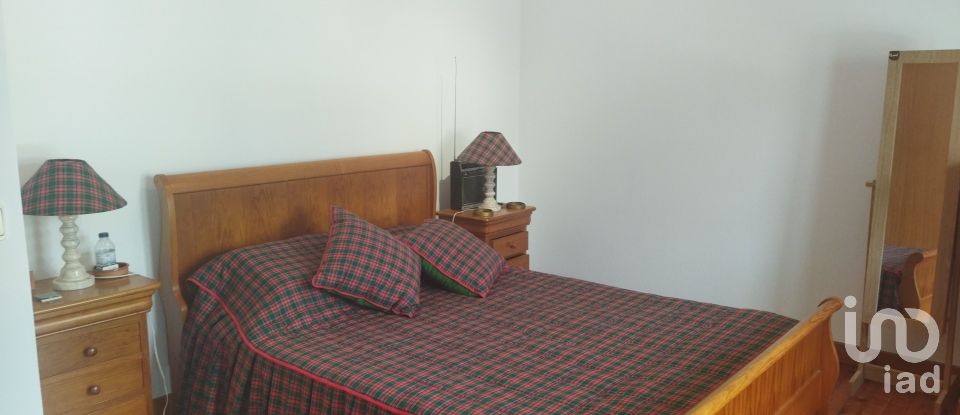 Maison de village T3 à Moledo e Cristelo de 247 m²