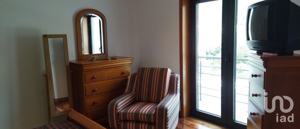 Maison de village T3 à Moledo e Cristelo de 247 m²