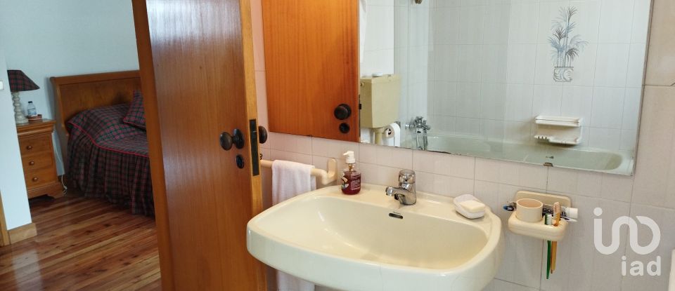 Maison de village T3 à Moledo e Cristelo de 247 m²