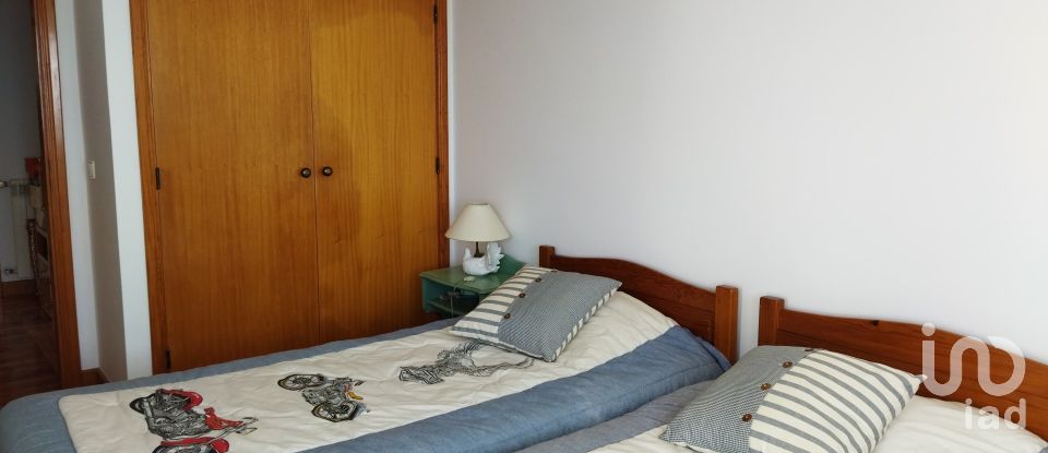 Maison de village T3 à Moledo e Cristelo de 247 m²