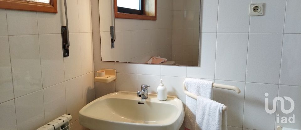 Maison de village T3 à Moledo e Cristelo de 247 m²