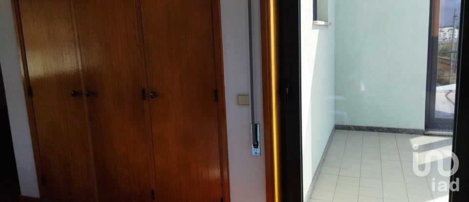 Maison de village T3 à Moledo e Cristelo de 247 m²