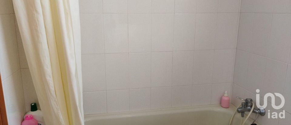 Maison de village T3 à Moledo e Cristelo de 247 m²