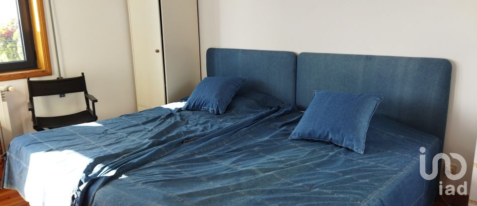 Maison de village T3 à Moledo e Cristelo de 247 m²