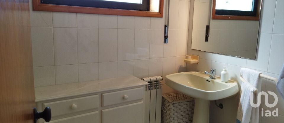 Maison de village T3 à Moledo e Cristelo de 247 m²