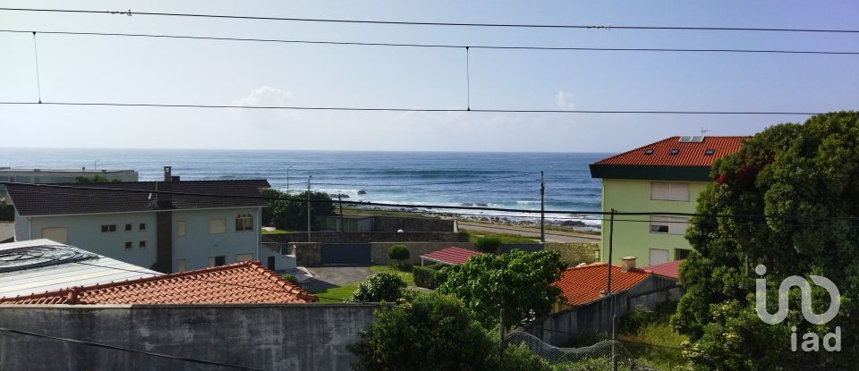 Maison de village T3 à Moledo e Cristelo de 247 m²